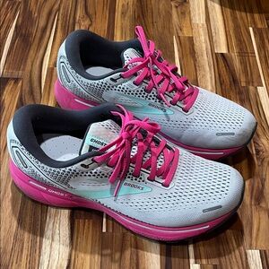 Brooks Women's Athletic Shoes - Gray and Pink